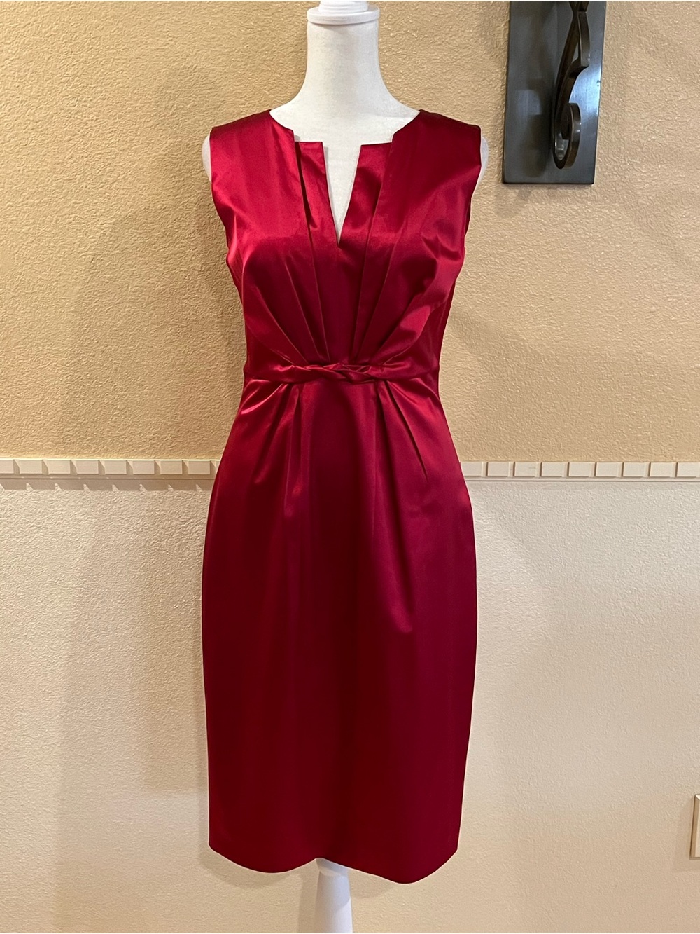 Elie Tahari silk dress. Twist waist. V-neck. Cocktail, formal, Red/ raspberry. 8 - Picture 3 of 14